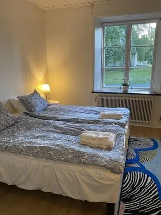 İki Ayrı Yataklı Oda, Ortak Banyo