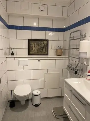 İki Ayrı Yataklı Oda, Ortak Banyo