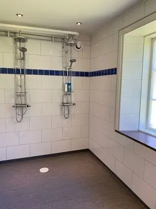 Üç Kişilik Oda, Ortak Banyo
