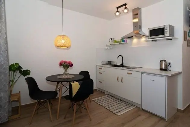 Stüdyo (Edvard - garden terrace - SA1- zeleni)