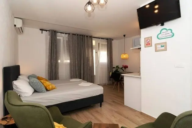 Stüdyo (Edvard - garden terrace - SA1- zeleni)