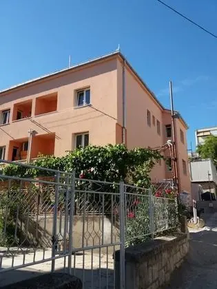 Stüdyo (Edvard - garden terrace - SA1- zeleni)