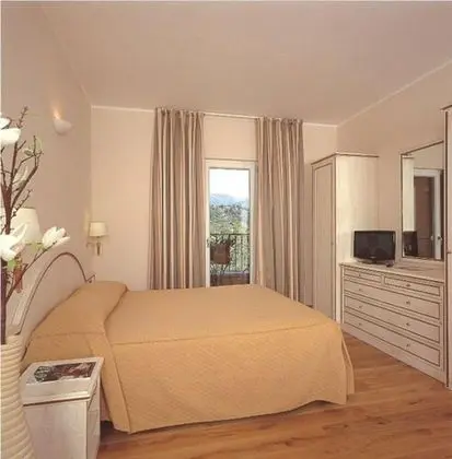 Deluxe Tek Büyük Yataklı Oda, Göl Manzaralı