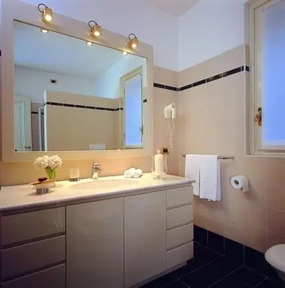 Deluxe Tek Büyük Yataklı Oda, Göl Manzaralı