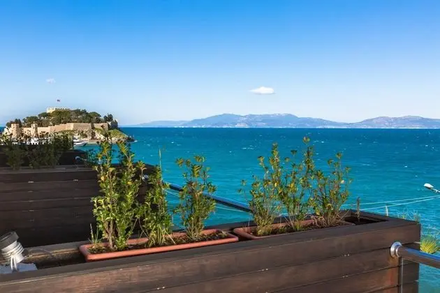 Deluxe Tek Büyük Yataklı Oda, Deniz Manzaralı