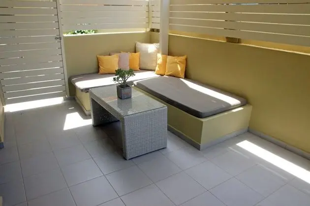 Standard Stüdyo, Kısmi Deniz Manzaralı