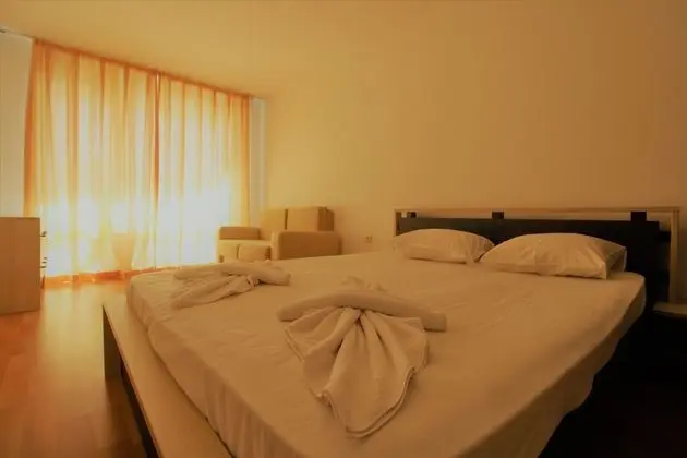 Apart Daire, 1 Yatak Odası, Havuz Manzaralı