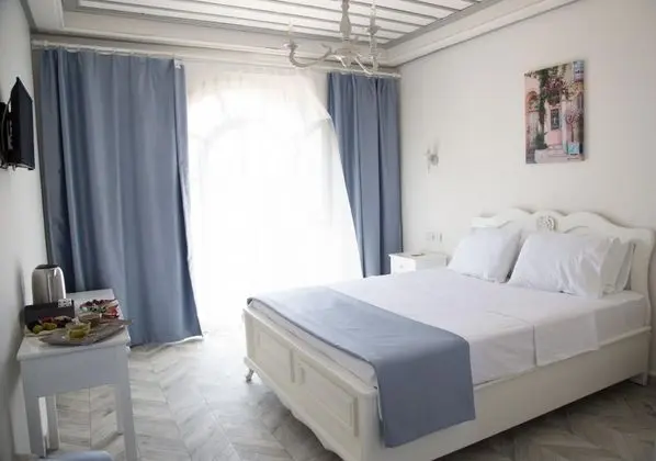 Çift Kişilik, Deniz Manzaralı