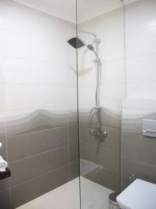 Çift Kişilik, Deniz Manzaralı
