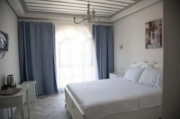 Çift Kişilik, Deniz Manzaralı