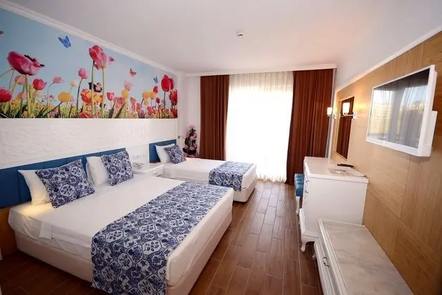 https://imagessl.etstur.com/files/images/hotelImages/TR/50794/l/Eftalia-Village-Oda-134487.jpg