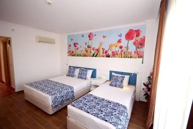 https://imagessl.etstur.com/files/images/hotelImages/TR/50794/l/Eftalia-Village-Oda-134488.jpg