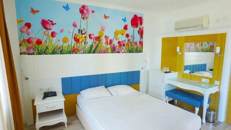 https://imagessl.etstur.com/files/images/hotelImages/TR/50794/l/Eftalia-Village-Oda-186091.jpg
