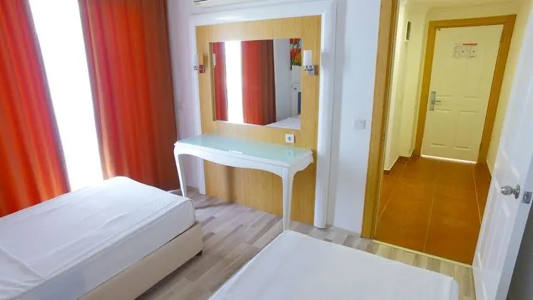 https://imagessl.etstur.com/files/images/hotelImages/TR/50794/l/Eftalia-Village-Oda-186093.jpg
