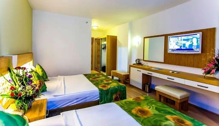 https://imagessl.etstur.com/files/images/hotelImages/TR/50793/l/Eftalia-Splash-Oda-145939.jpg
