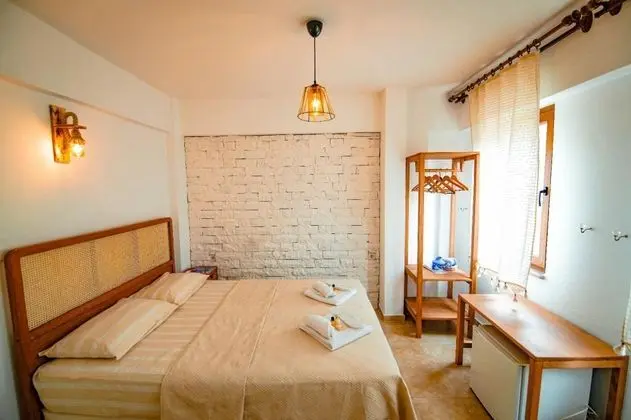 Çift Kişilik, Bahçe Manzaralı