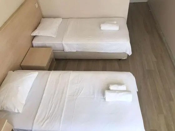 Twin, Yandan Deniz Manzaralı
