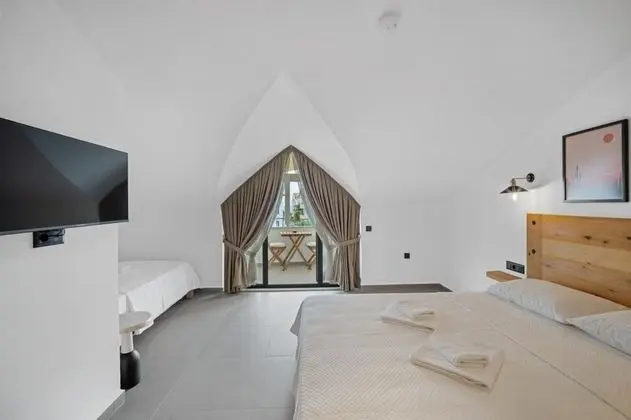 Penthouse,    , Balkonlu