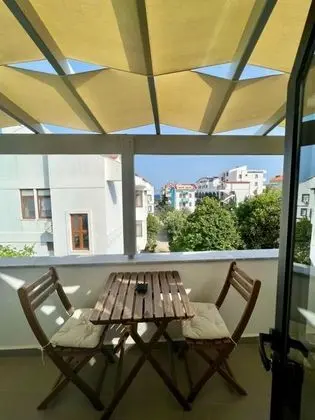 Penthouse,    , Balkonlu