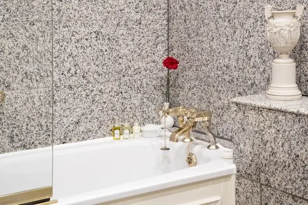 Deluxe Oda, 1 Büyük (Queen) Boy Yatak