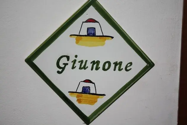 Basic Üç Kişilik Oda