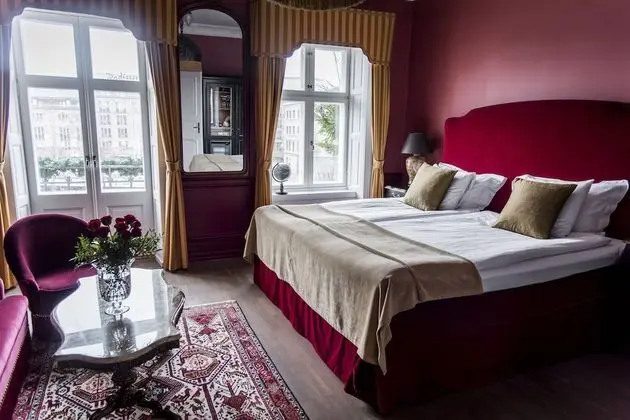 Superior Tek Büyük Yataklı Oda, Balkon, Şehir Manzaralı
