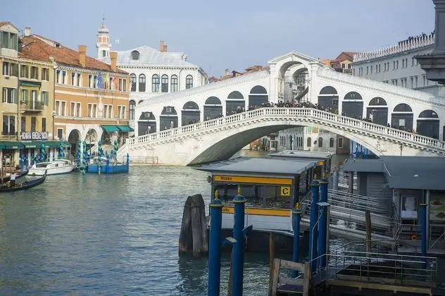 Panoramic Süit, Kanal Manzaralı
