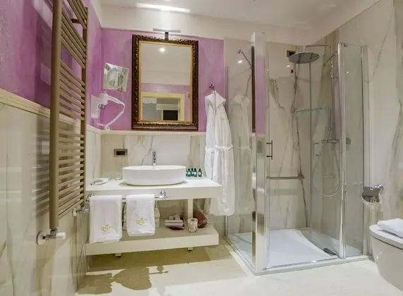 Superior Oda, Kanal Manzaralı (San Salvador Canal view)