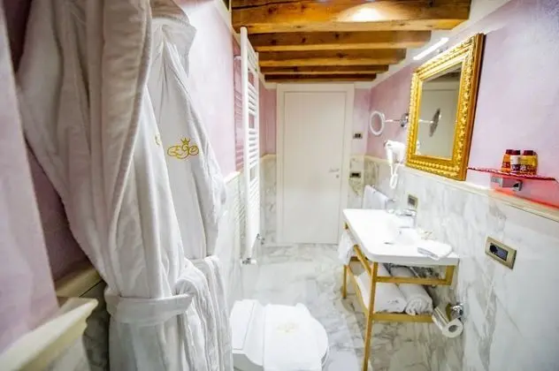 Deluxe Tek Büyük Yataklı Oda, 1 Büyük (Queen) Boy Yatak ve Çekyat, Kanal Manzaralı (San Salvador)