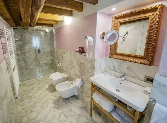 Standard Tek Büyük Yataklı Oda, Kanal Manzaralı (San Salvador)