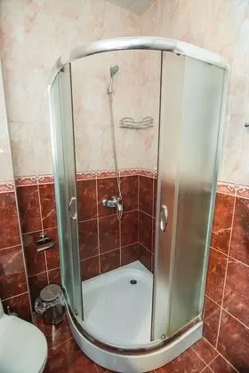 Üç Kişilik Oda