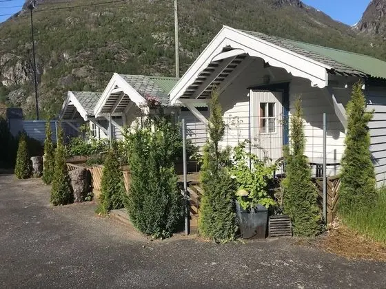 Basic Kulübe, Ortak Banyo