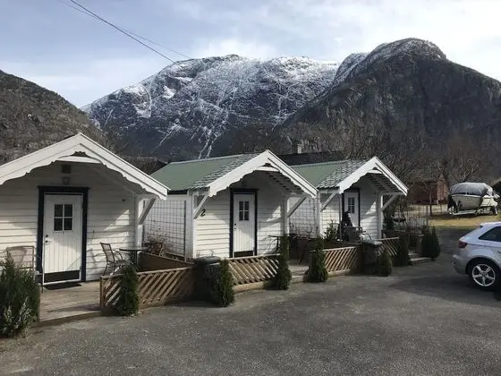 Basic Kulübe, Ortak Banyo