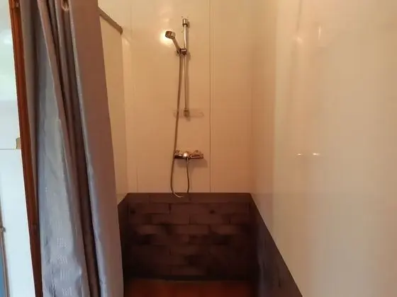 Classic Kulübe, Ortak Banyo