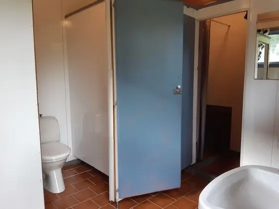 Classic Kulübe, Ortak Banyo