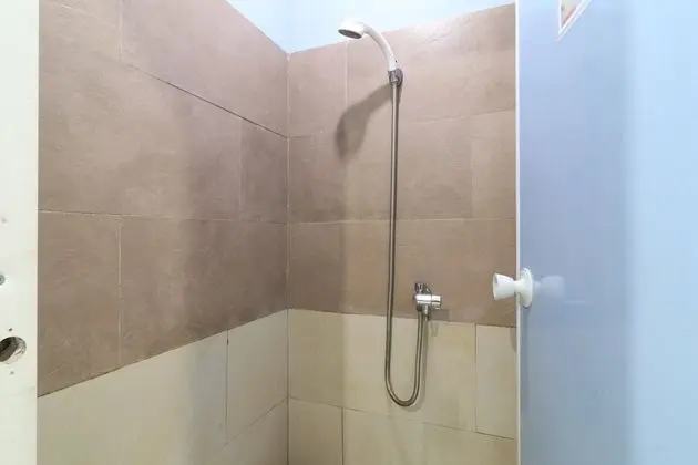 Tek Kişilik Oda, Ortak Banyo