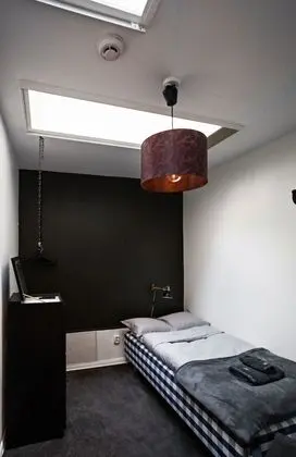 Basic Room, Skylight Window