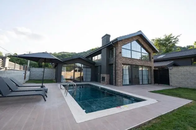 Villa 3+1 Oda, Orman veya Havuz Manzaralı, Jakuzili ve Özel Bahçeli