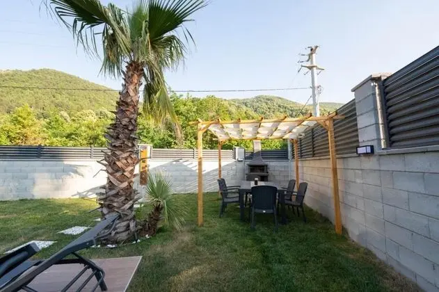 Villa 3+1 Oda, Orman veya Havuz Manzaralı, Jakuzili ve Özel Bahçeli