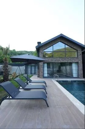 Villa 3+1 Oda, Orman veya Havuz Manzaralı, Jakuzili ve Özel Bahçeli