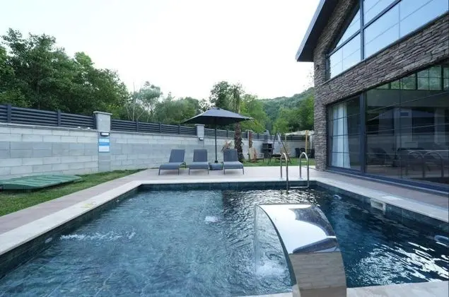 Villa 3+1 Oda, Orman veya Havuz Manzaralı, Jakuzili ve Özel Bahçeli