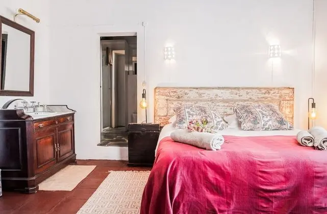 Traditional Tek Büyük Yataklı Oda