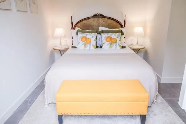 Traditional Tek Büyük Yataklı Oda