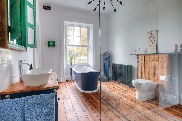 Luxury Tek Büyük Yataklı Oda, 1 En Büyük (King) Boy Yatak, Küvet, Tepe Manzaralı (Cedar)