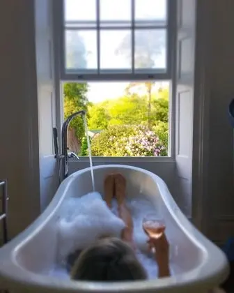Luxury Tek Büyük Yataklı Oda, 1 En Büyük (King) Boy Yatak, Küvet, Tepe Manzaralı (Cedar)