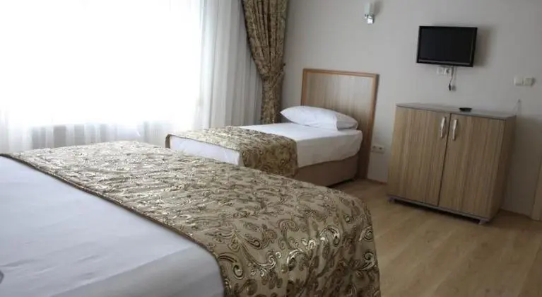 Üç Kişilik Oda