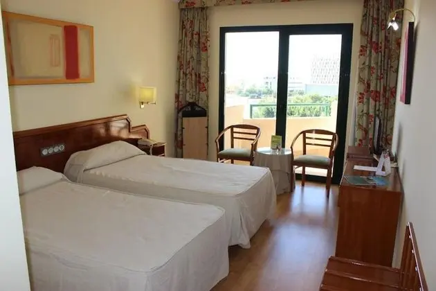 Tek Büyük Yataklı Oda (2 single beds + 1 extra bed)