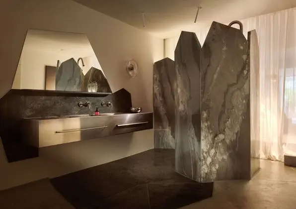 Studio Suite, Garden Area