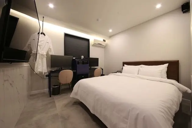 Business Tek Büyük Yataklı Oda