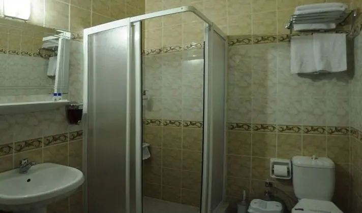 Üç Kişilik Oda